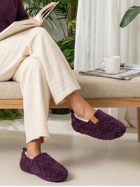 EverFoams Women’s Soft Curly Full Slippers Memory Foam Lightweight